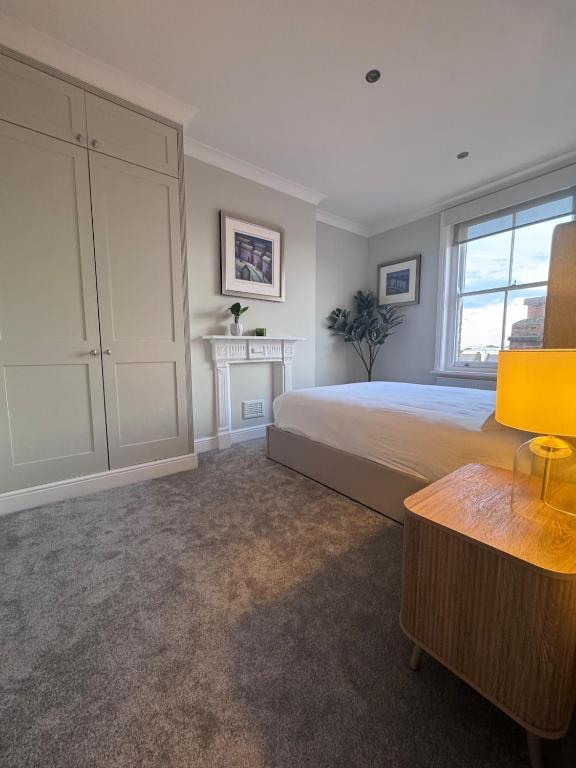 Newly Furnished 1 Bed Flat in Wimbledon Village - B&B London