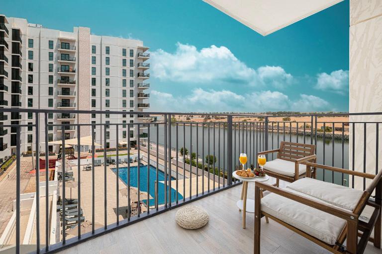 DVH Luxe Retreats 2BR Yas Island by Ferrari World & Yas Mall - B&B Abu Dhabi