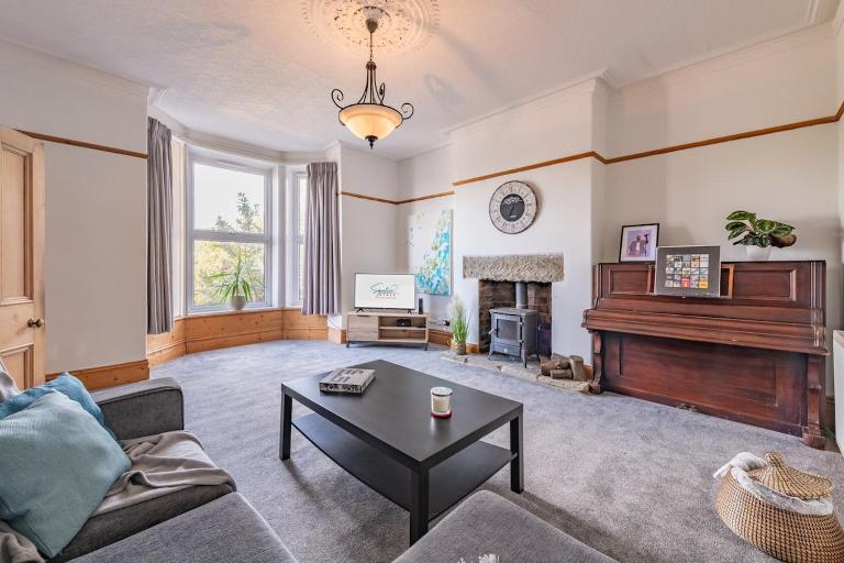 Spacious 4BR Victorian Terrace - Extra Beds - Ferienwohnung Minto