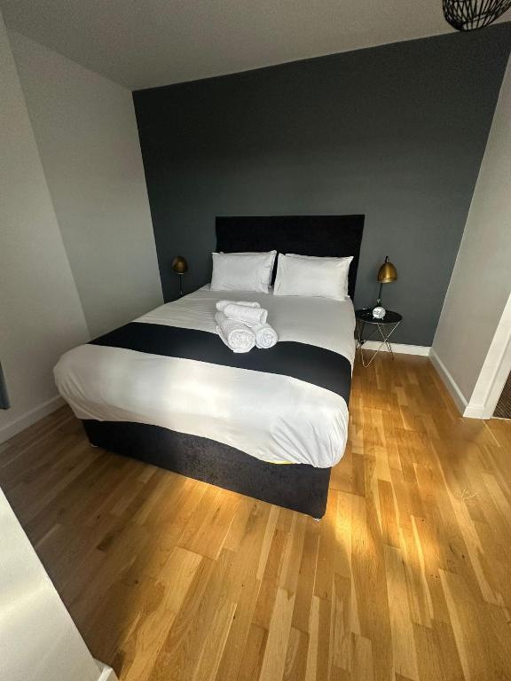 Spacious 4-Bedrooms Corporate Flat - Prime Location - Ferienwohnung Watford