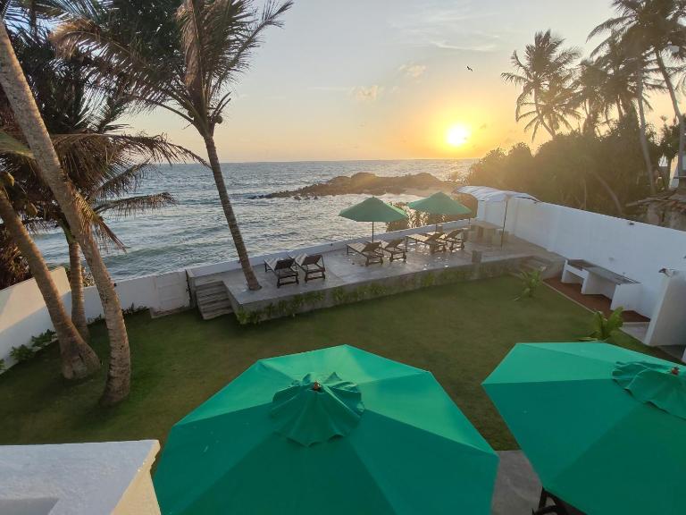 Villa One64 Beach Front - Apartments - B&B Hikkaduwa
