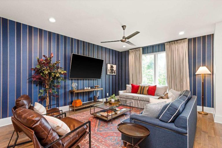 Class at 8th & Argyle Elite Nashville Vacation Spot - B&B Nashville