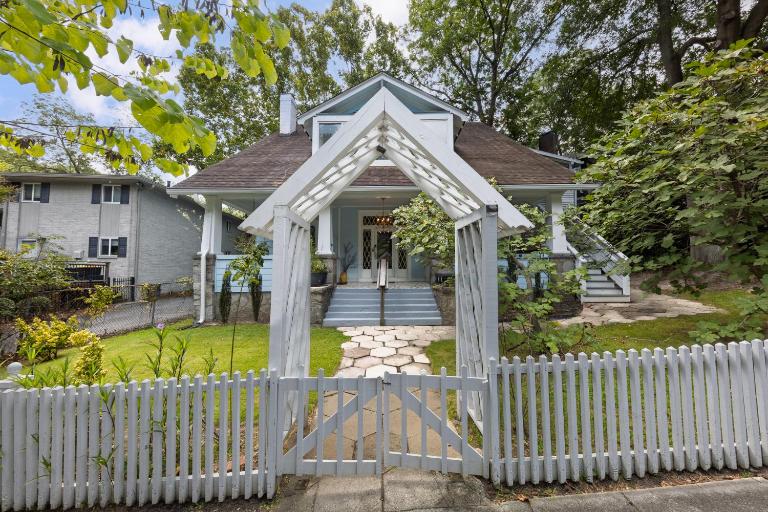 Cozy 2BR retreat w fireplace & workspace - B&B Atlanta