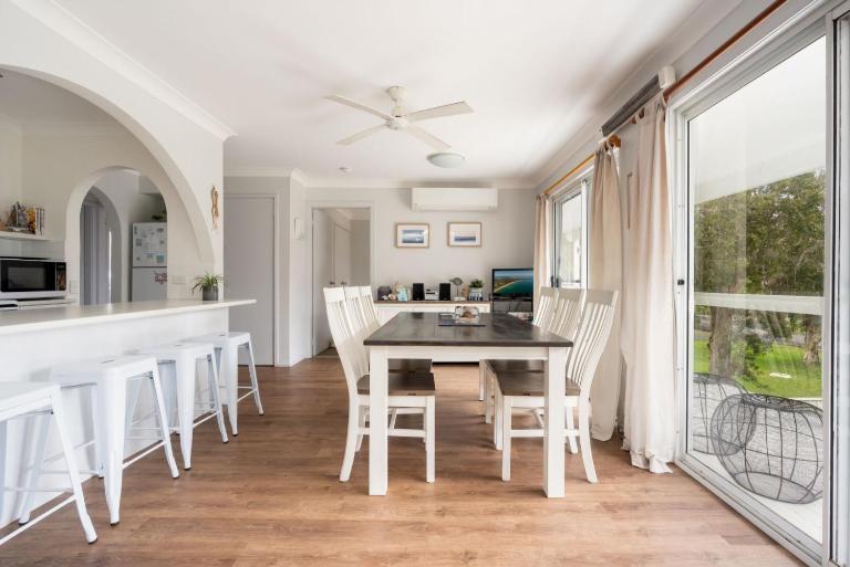 Curley's at Culburra Beach- Pet friendly- Across the road from Curley's Bay - Chambres d'hôtes Culburra Beach