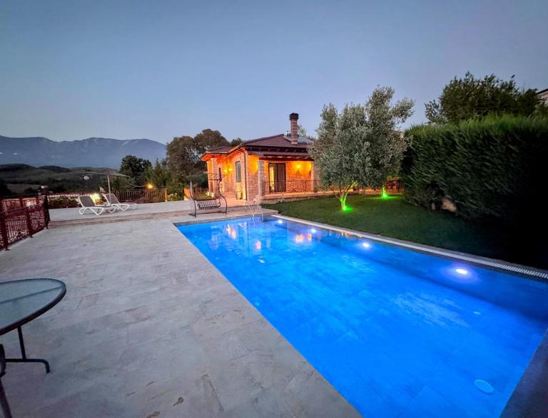 Green Garden Villa & Pool - B&B Tirana