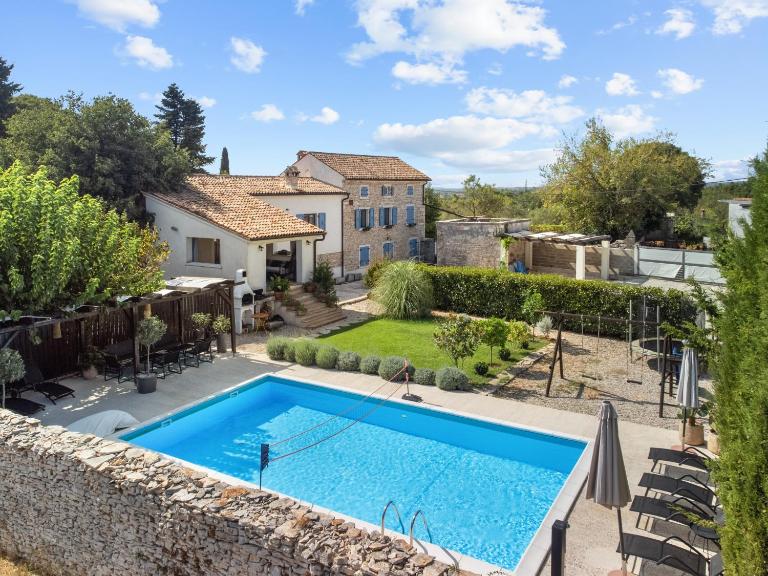 Scuola Roveria - B&B Juršići