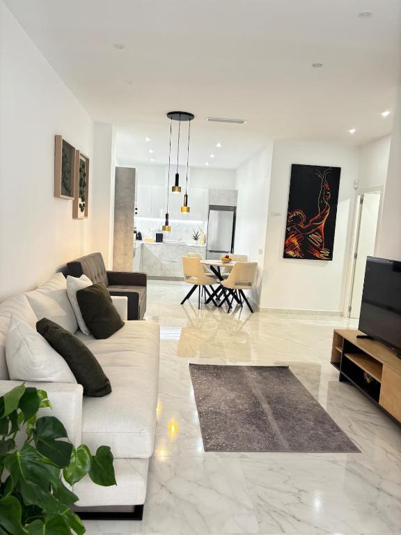 Modern and exclusive Apartment 50m from Sea Torrevieja Center - B&B Torrevieja