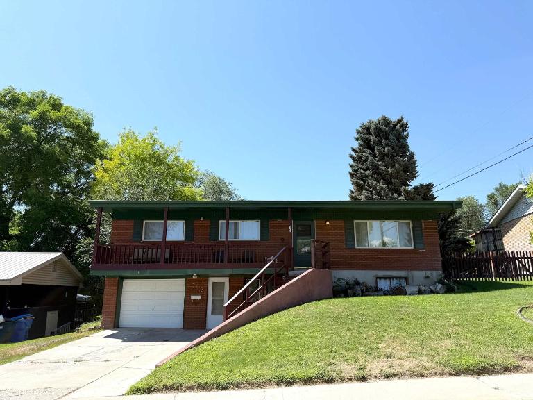 Park Home- Parkside Haven for Families & Pets - B&B Pocatello