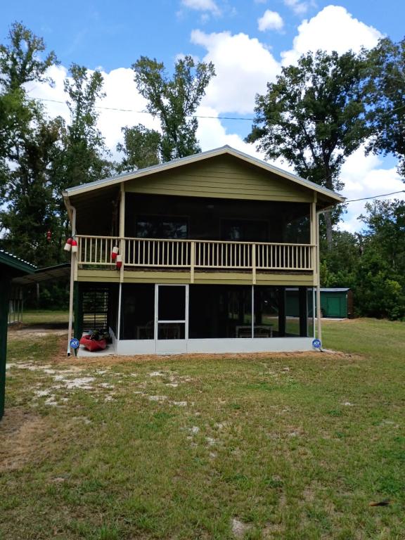 Rustic River Cabin - B&B Branford