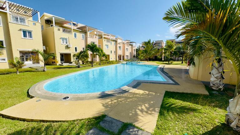 Zephyr House 3BR Pool, Rooftop & Ocean View - B&B Grand Gaube