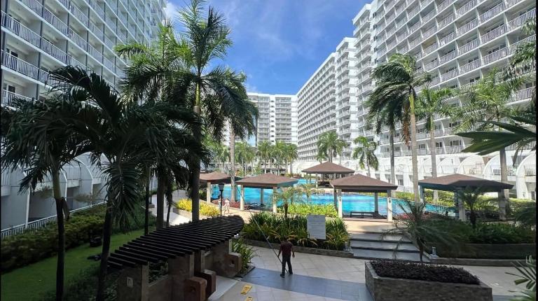 Kathys Crib at Shell Residences - B&B Manila