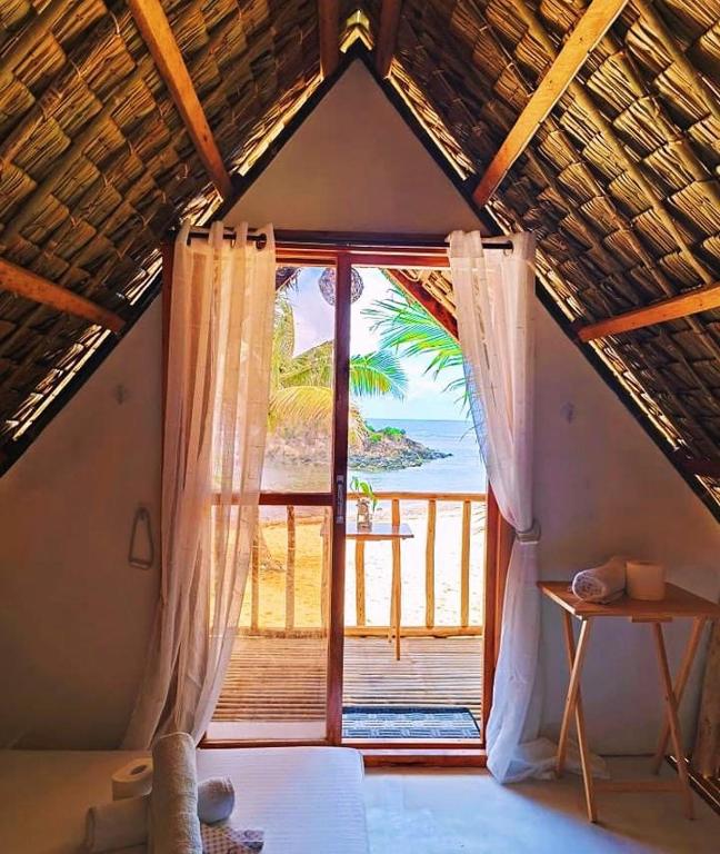 Beach Front Cabana 2, Puraran Surf Resort - B&B Baras