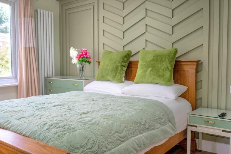 Opulent 2BR Herne Hill Flat - 1 Min From Train to Central London! - B&B Londres