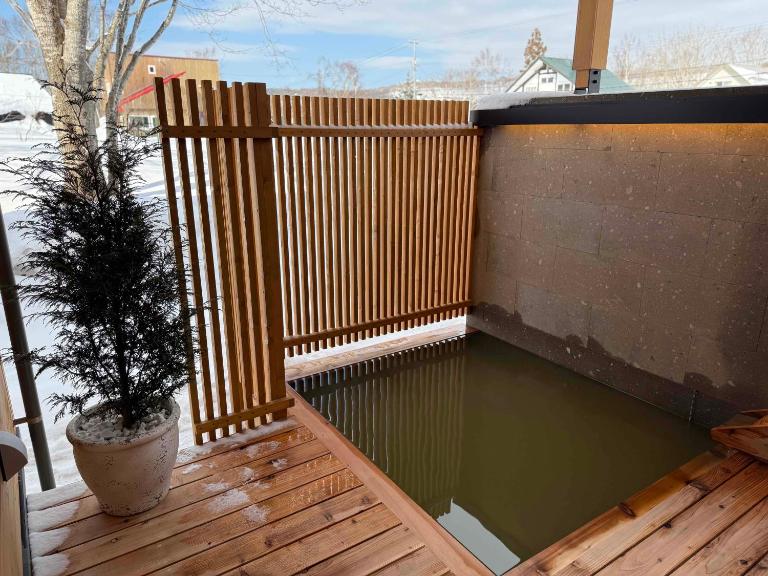 Snow House Onsen - B&B Niseko Town