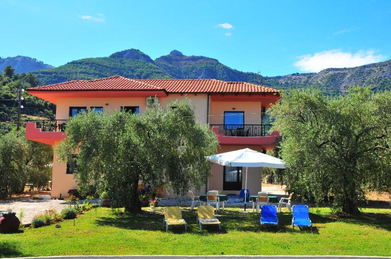 Studios Betty - Bed and Breakfast Koínyra