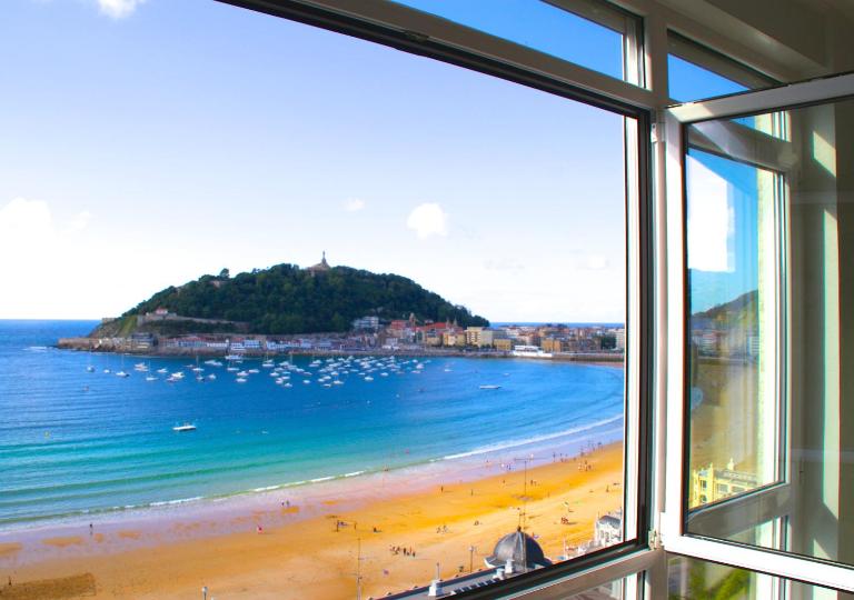 Bellavista Concha Beach - SSHousing - Bed and Breakfast San Sebastian
