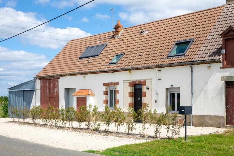 Grande Maison Familiale située à Sandillon à seulement 15mn d'Orléans - 5 chambres - 8 lits - Maison classée meublé de tourisme 3 étoiles - Chambres d'hôtes Sandillon
