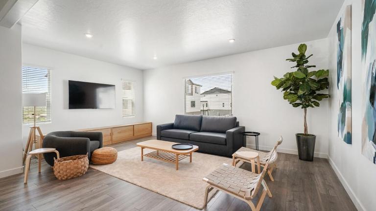 Family-Friendly 3-Story Home Sleeps 8 - B&B American Fork