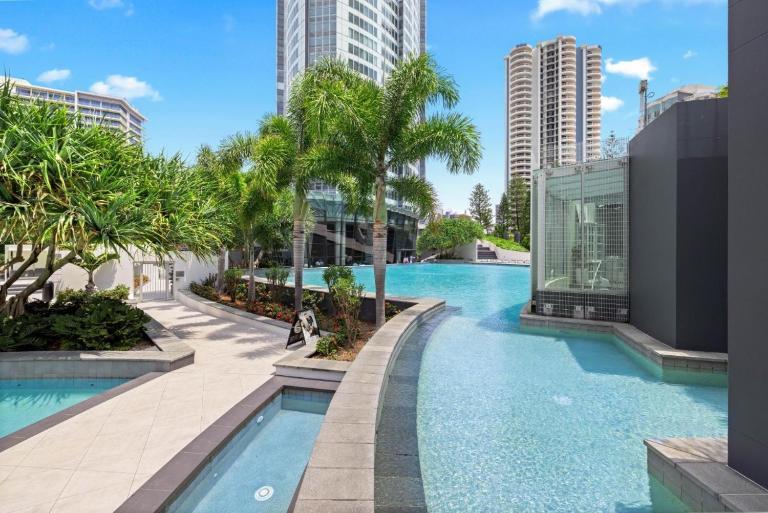 Stunning 2 Bedroom Apartment at Q Tower - lvl 33 - B&B Costa Dorada