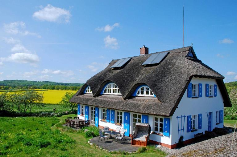 Ferienwohnungen unterm Reetdach - B&B Sellin