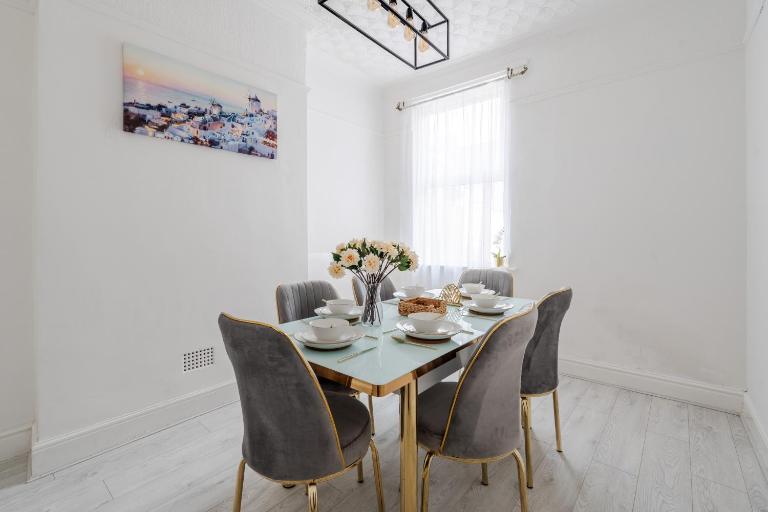 Mersey View 4 Bedroom by Liverpoollux Next To Everton Stadium - B&B Liverpool