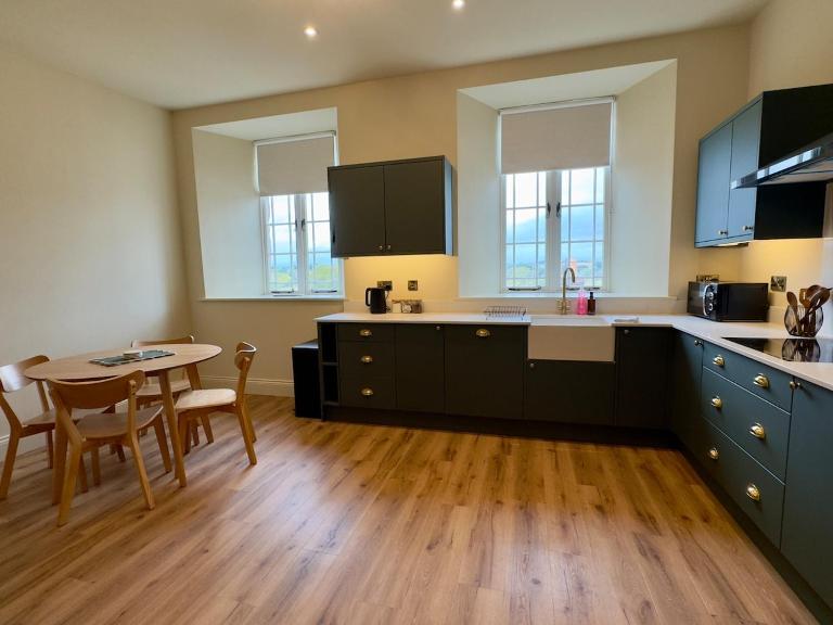 Spacious & stylish riverside apartment in Ross on Wye - Chambres d'hôtes Wilton