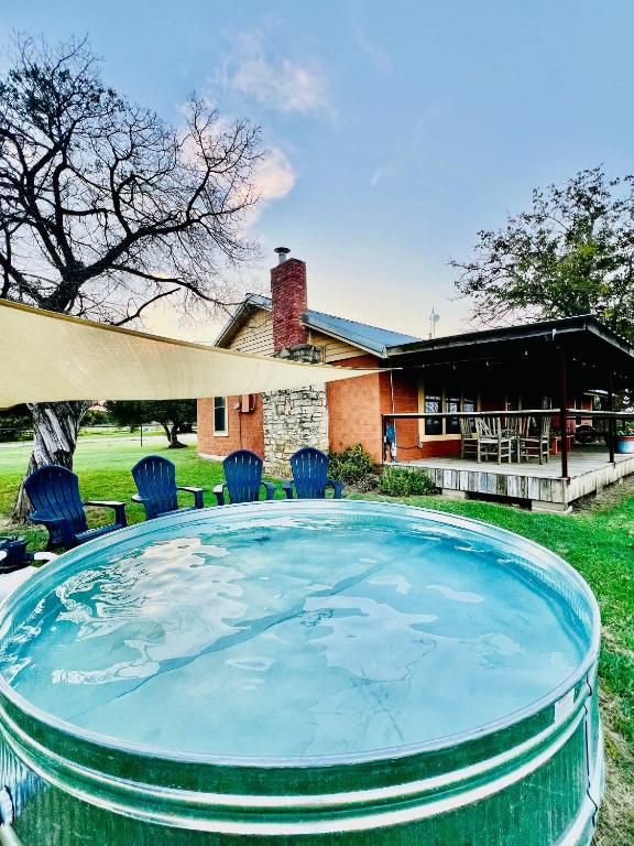 Habari 5BR Ranch House near Fossil Rim Cowboy Pool - B&B Glen Rose