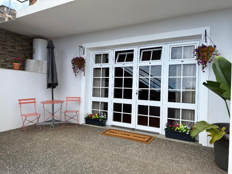 Airport Oasis - B&B Santa Cruz