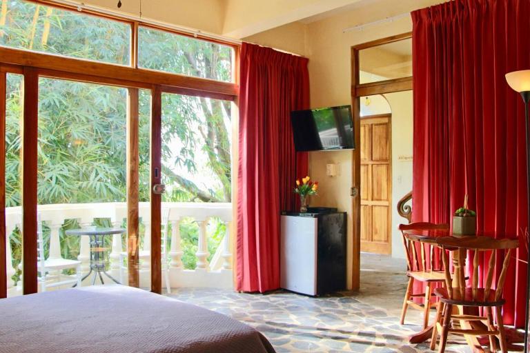 El Perezoso, Studio Apartment w Views and Central Location - Bed and Breakfast Manuel Antonio