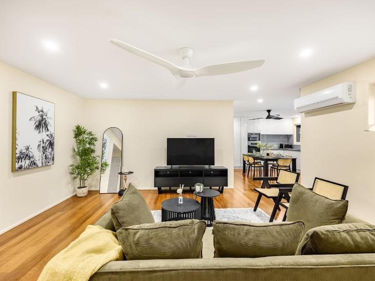 Spacious Comfort for Families Eat Stay Explore - B&B Brisbane