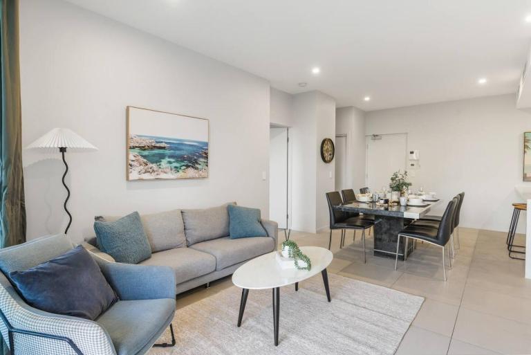 Stylish Escape 2 Ensuites plus Balcony near Shops - B&B Brisbane