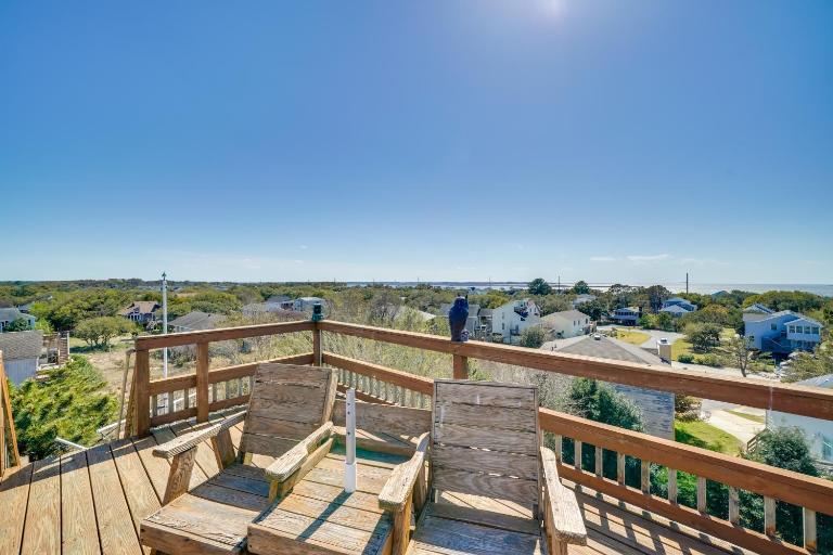 Spacious Kill Devil Hills Getaway w/ 3 Decks! - Chambres d'hôtes Kill Devil Hills
