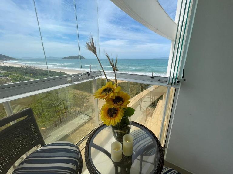 Cód 23 - Apartamento com vista para o mar - B&B Governador Celso Ramos