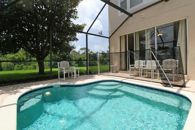 The Orlando Hideaway Family Townhome Steps from Disney 3BR 3BA - Chambres d'hôtes Kissimmee