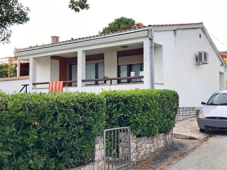 Apartments by the sea Petrcane - Zadar - 24879 - Ferienwohnung Petrcane