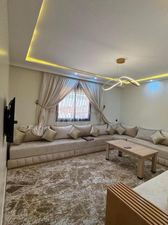 Cozy Bright Family Apartment Near City Center - Chambres d'hôtes Tagadirt