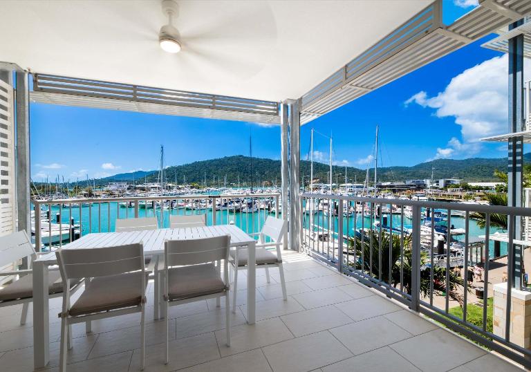 Marina Living with views and more - B&B Airlie Beach