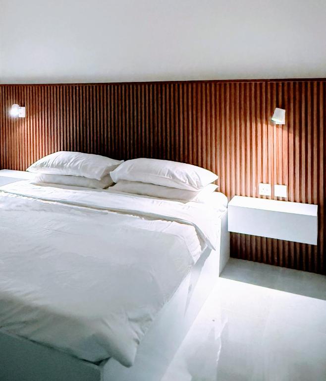 Onyx F62-2BHK modern classy furnished home with balcony - Bed and Breakfast Masqat