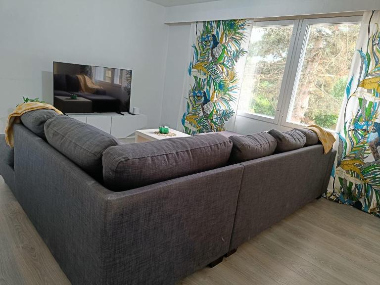 Cozy two-room apartment in semi-detached house in the Impivaara environment - B&B Turku