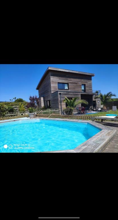 Belle Maison bois avec piscine proche de la plage - Ferienwohnung Landéda