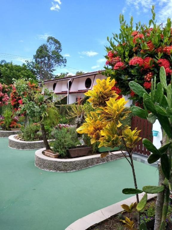 Sobrado em condomínio perto da praia localização privilegiada pet friendly - B&B Caraguatatuba
