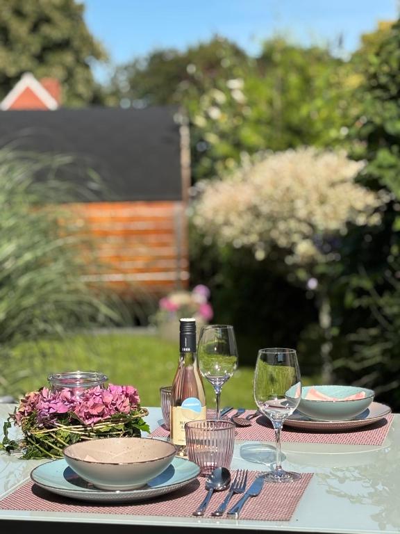 Haus Nordseeliebe mit Außensauna, Outdoor Dusche und Wallbox - B&B Dornum