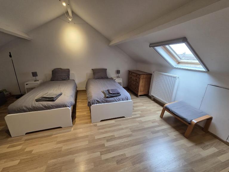 Bel-étage cosy 2 chambres proche Charleroi-Airport - Chambres d'hôtes Charleroi