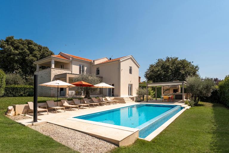 Villa MaK a family Oasis with heated Pool & Nature Views - B&B Sveti Lovreč