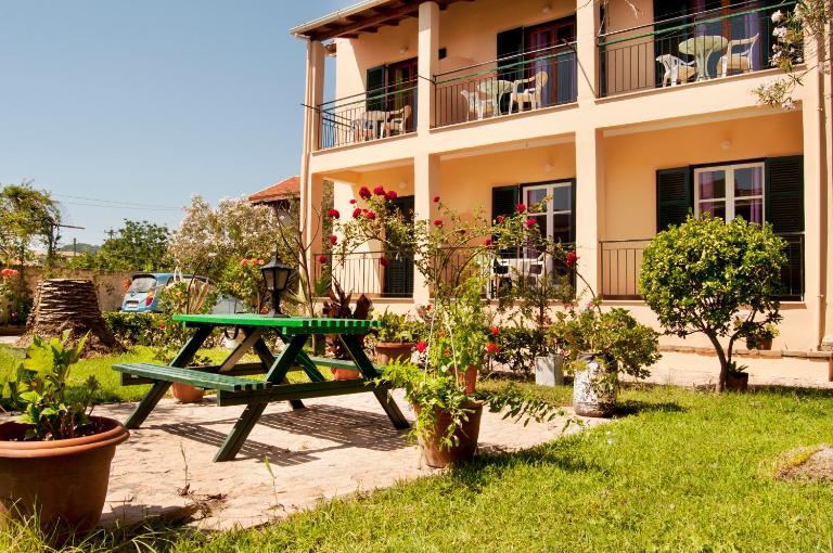Maria's Apartments - B&B Kavos