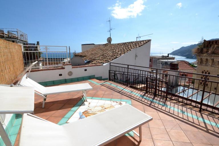 Dalla torre al mare INTERA CASA SU TRE LIVELLI - Chambres d'hôtes Vietri sul Mare