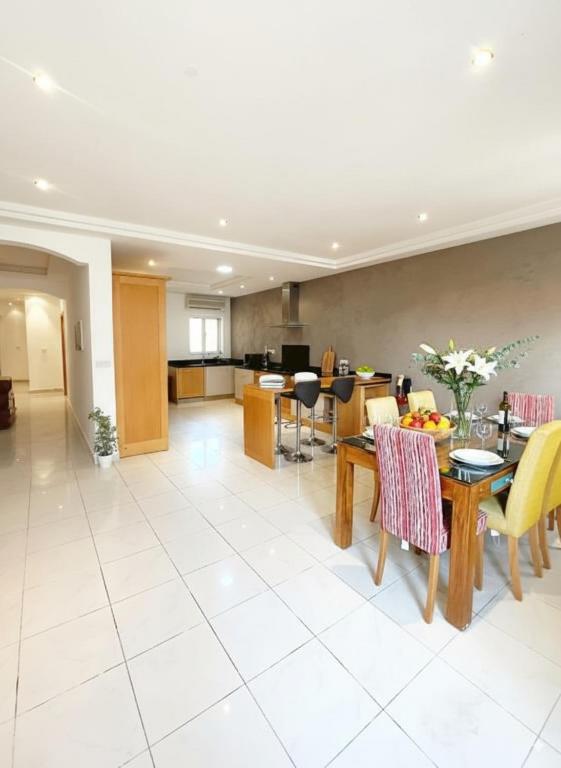 Spacious 4-Bedroom Apartment with Sea View - B&B St. Julian's