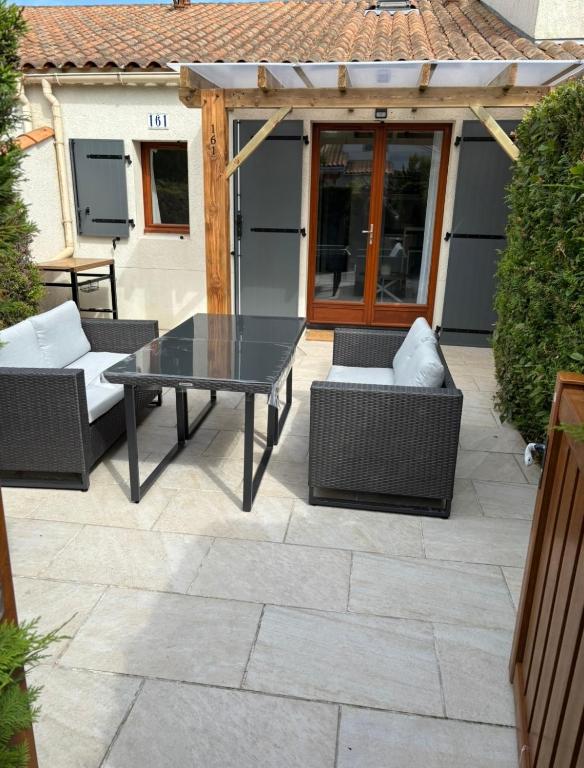 Maison mitoyenne dans résidence avec piscine - Chambres d'hôtes Saint-Palais-sur-Mer