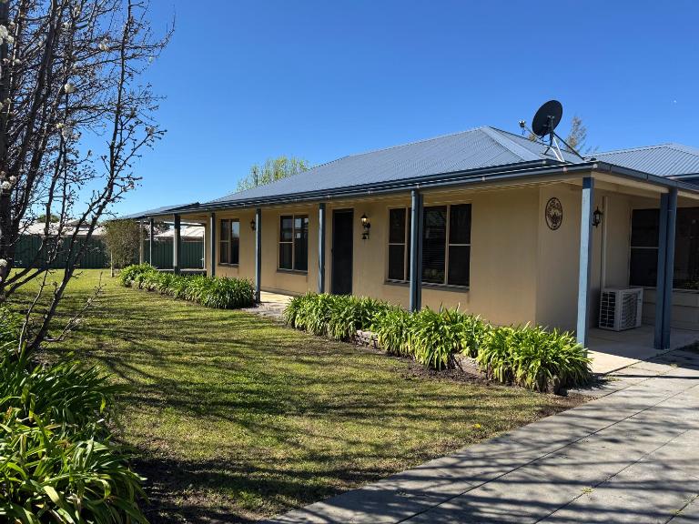Comfy and relaxing stay - Rest Easy Mudgee Cottage - Bed and Breakfast Mudgee