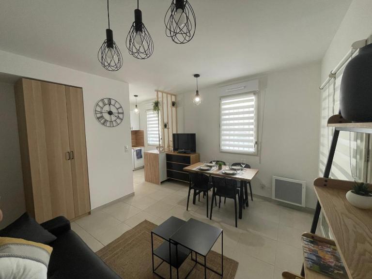 Premières loges - appartement neuf climatisé - parking gratuit et vélos - B&B La Ciotat